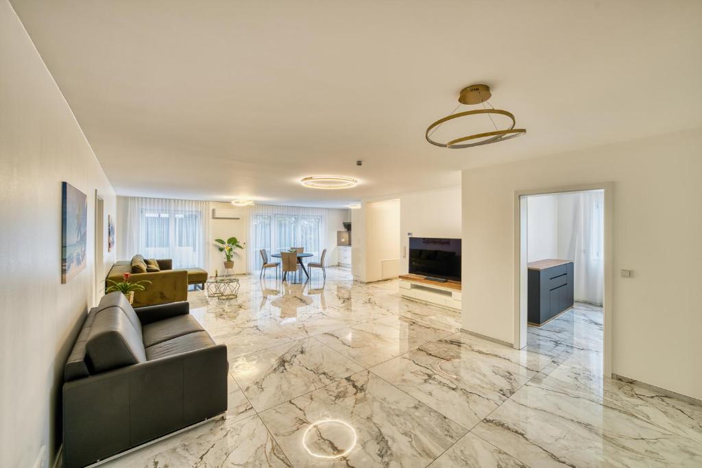 a living room with a couch and a table at Premium Apartment zentrumsnah in Aschaffenburg