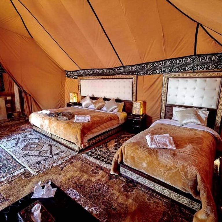 Postel nebo postele na pokoji v ubytování Deep Desert Camp
