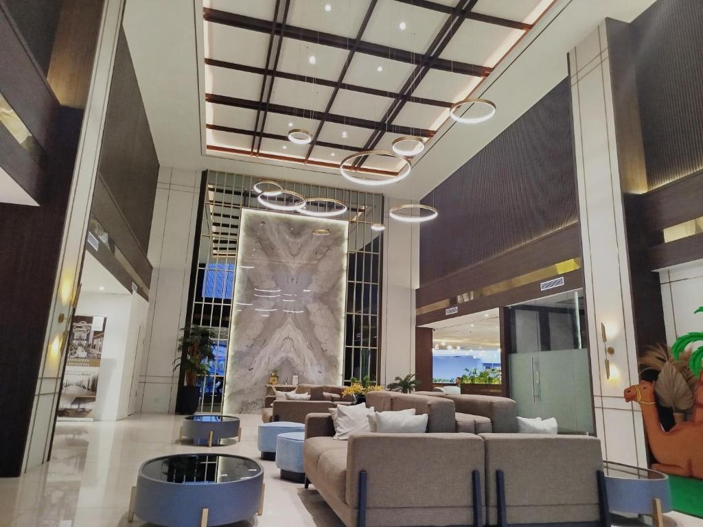 Posezení v ubytování The Sun Hotel Sidoarjo