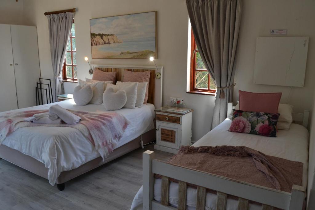 Postel nebo postele na pokoji v ubytování Storms River Guest Lodge