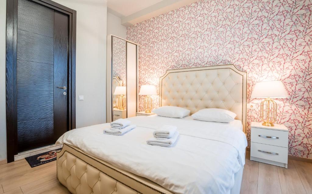 Postel nebo postele na pokoji v ubytování Rivendell Boutique Hotel Tbilisi City