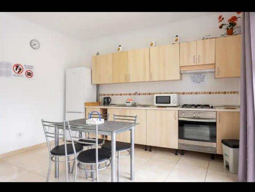 Kuchyň nebo kuchyňský kout v ubytování Singol room IN APARTMENT SHARED in Los Cristianos PLAYA Las Vistas