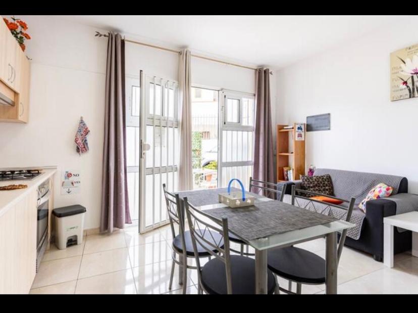 Posezení v ubytování Singol room IN APARTMENT SHARED in Los Cristianos PLAYA Las Vistas