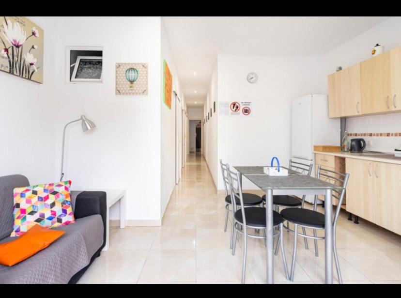 Kuchyň nebo kuchyňský kout v ubytování Singol room IN APARTMENT SHARED in Los Cristianos PLAYA Las Vistas