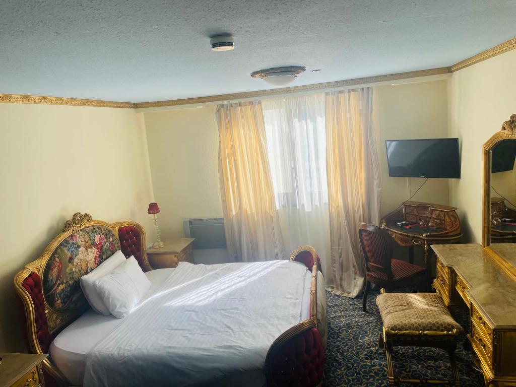 TV a/nebo společenská místnost v ubytování Hotel Stern