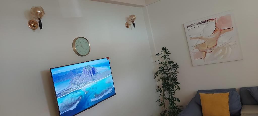 TV a/nebo společenská místnost v ubytování Pristine Stay Dominica