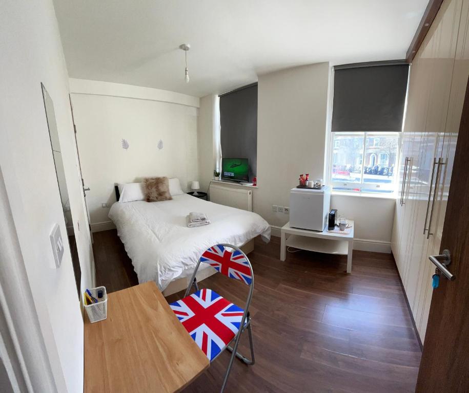 Ένα ή περισσότερα κρεβάτια σε δωμάτιο στο W12 ensuite