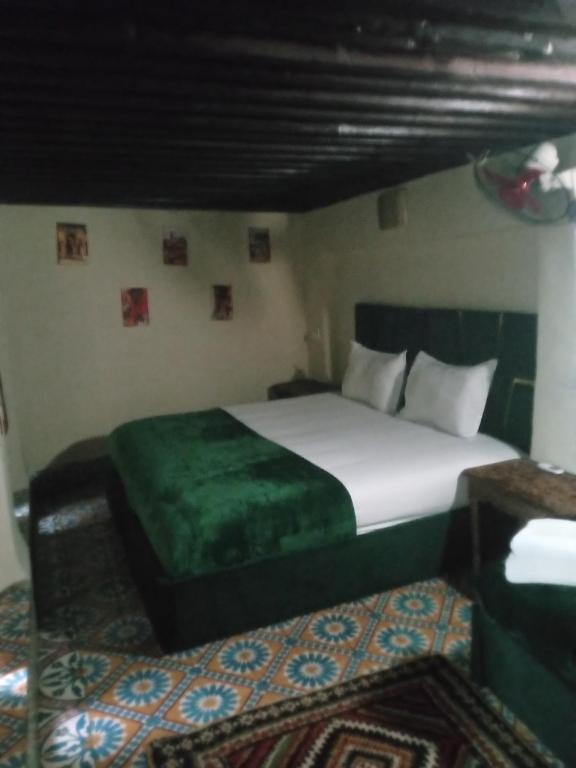 Postel nebo postele na pokoji v ubytování Riad Dar Fatihi Fes