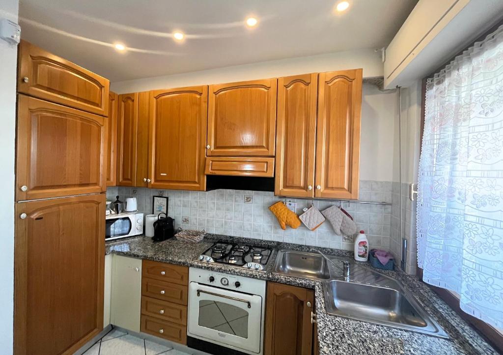 Kuchnia lub aneks kuchenny w obiekcie Comfort House Pisa