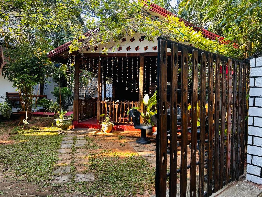 Zahrada ubytování Pearl Bungalow Trincomalee