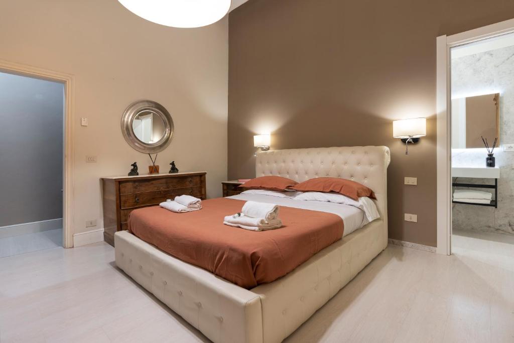 Historic Apartment Borgo Ognissanti, 8 Florence