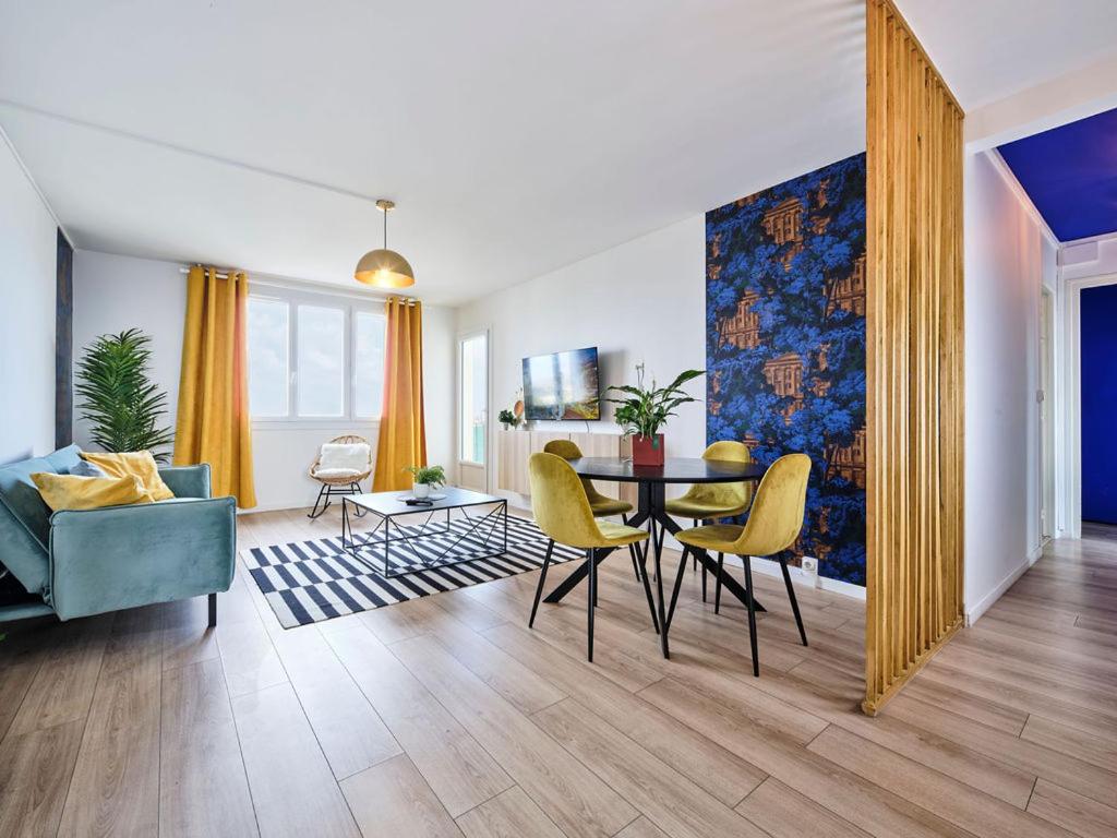 Χώρος καθιστικού στο Appartement Troyes - 3 Bedrooms Parking Free Netflix