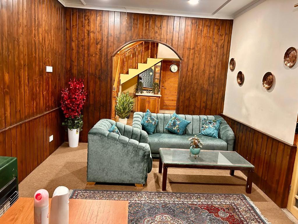 Posezení v ubytování Kashmiri kothi - Srinagar stay