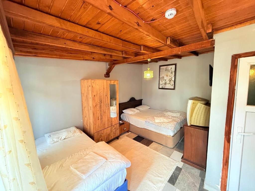 ÖZ Butik Otel Antik Kent Myrleia - Habitación Triple Con Vistas Al Jardín