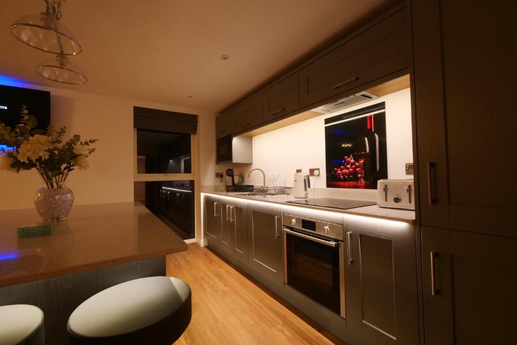 Kuchyň nebo kuchyňský kout v ubytování Swift Apartments York