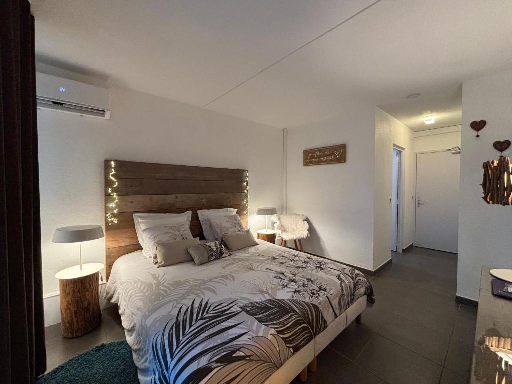 Postel nebo postele na pokoji v ubytování Studio Mahana