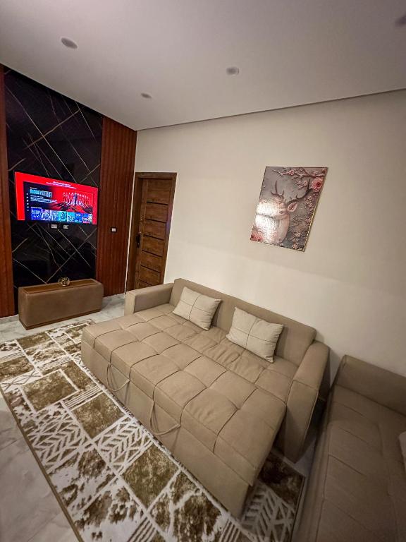 Postel nebo postele na pokoji v ubytování La Casa Del Rey II Downtown Cairo