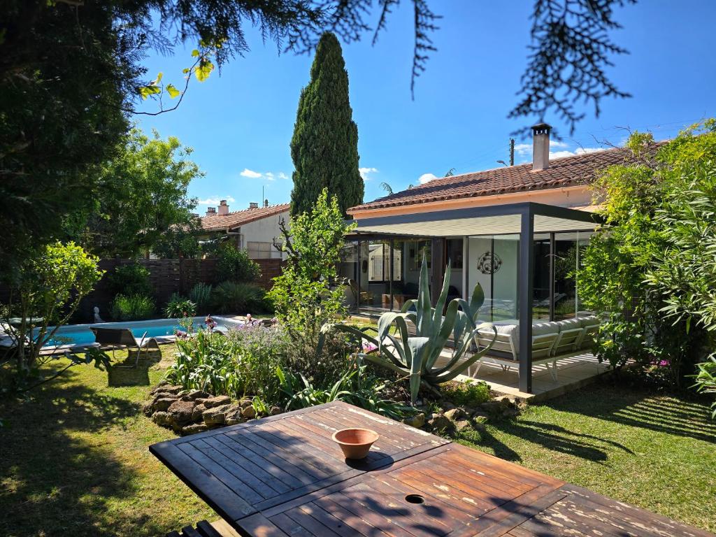 Κήπος έξω από το Maison Climatisée, Jardin, Piscine, 7 pers