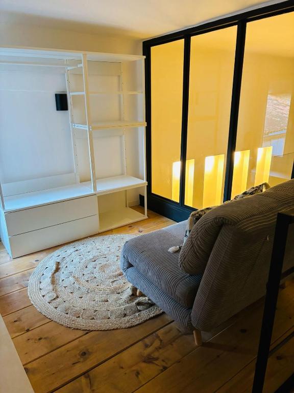 a room with a bed and a rug on a wooden floor at L'élégant duplex Carmes in Toulouse