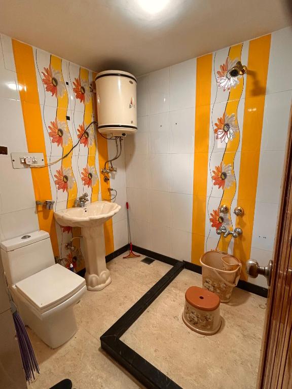 Koupelna v ubytování Kashmiri kothi - Srinagar stay