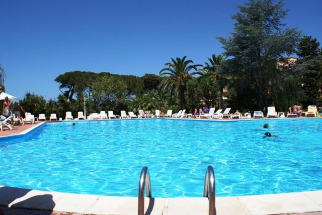 Bazén v ubytování Hotel Parco Dei Principi nebo v jeho okolí