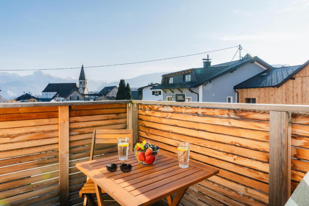 Balkón nebo terasa v ubytování ArVia Living - Ferienwohnung in Altmünster, zentrale Lage, 7 Min Gehweg zum Traunsee, Balkon, Küche, gratis Parkplatz & WLAN