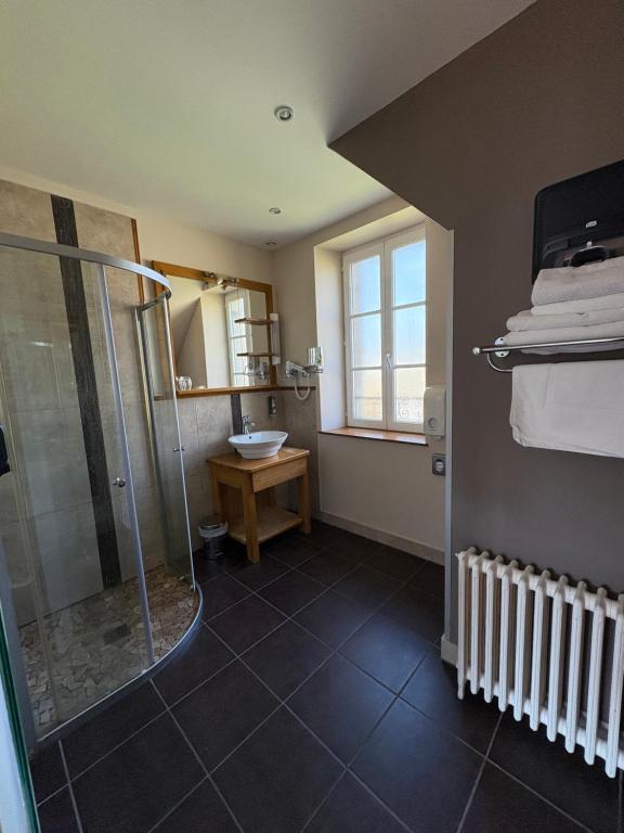 Hôtel La Vinaigrerie LOGIS - Family Room