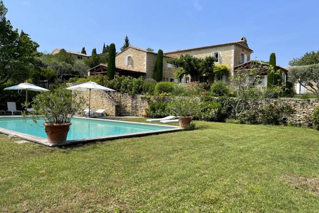 Swimmingpoolen hos eller tæt på Mas des Papillons Gordes