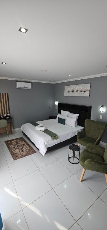 Postel nebo postele na pokoji v ubytování Grand Diamond Lodge