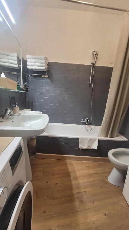 A bathroom at Venice Life