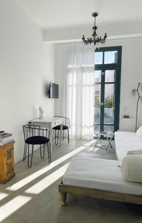 Posteľ alebo postele v izbe v ubytovaní Susanna Apartments - Your Oasis in Athens Ano Petralona