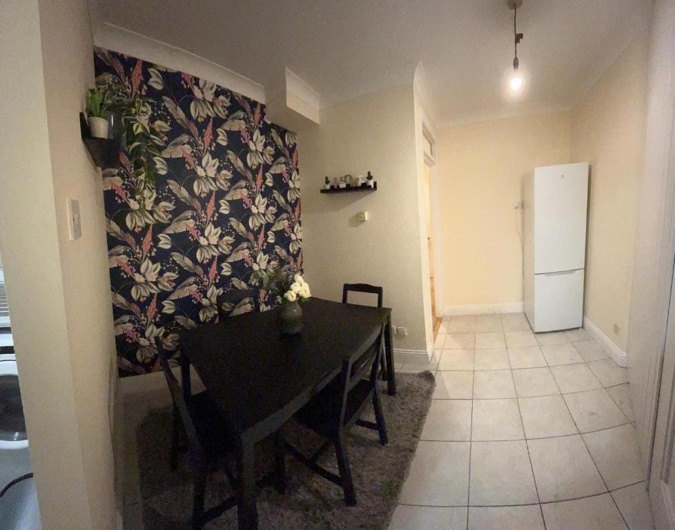 Kuchyň nebo kuchyňský kout v ubytování Flexible Spacious Quad ''4'' Room - 1