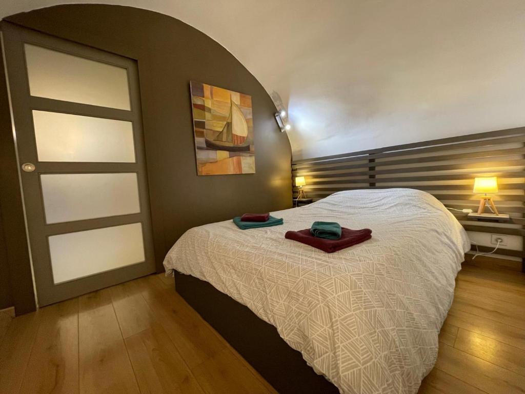 Postel nebo postele na pokoji v ubytování Gite des remparts