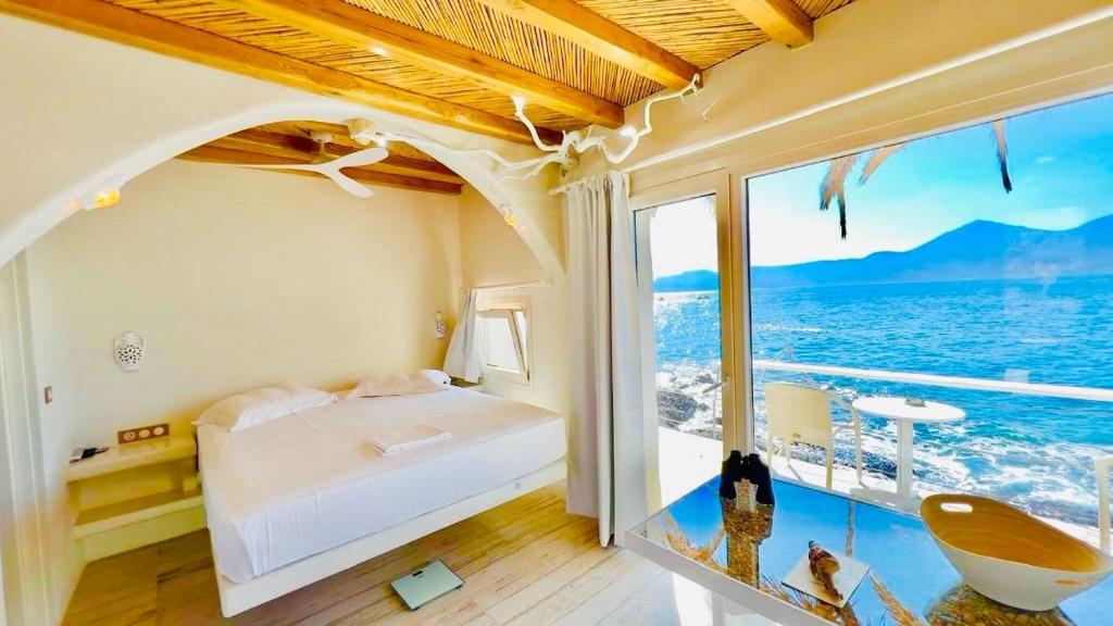 Postel nebo postele na pokoji v ubytování Milos island-Cavo paradiso ocean house