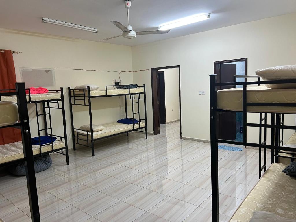 Postel nebo postele na pokoji v ubytování Muscat Turkish hostel and tours licensed by government