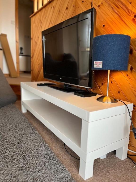 TV a/nebo společenská místnost v ubytování Pabay View