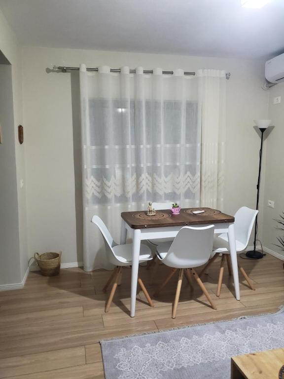 Fotografie z fotogalerie ubytování Emmas Place- Apartamenti modern por miqesor ne qender te Elbasanit v destinaci Elbasan