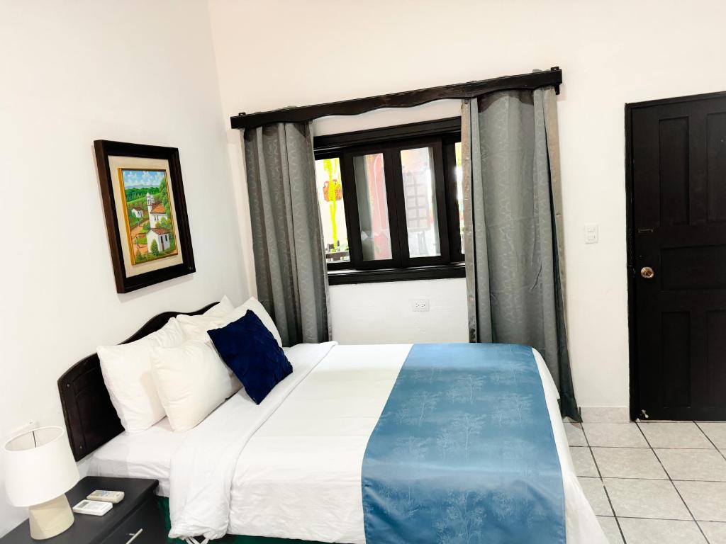 Postel nebo postele na pokoji v ubytování Hotel Camino Maya