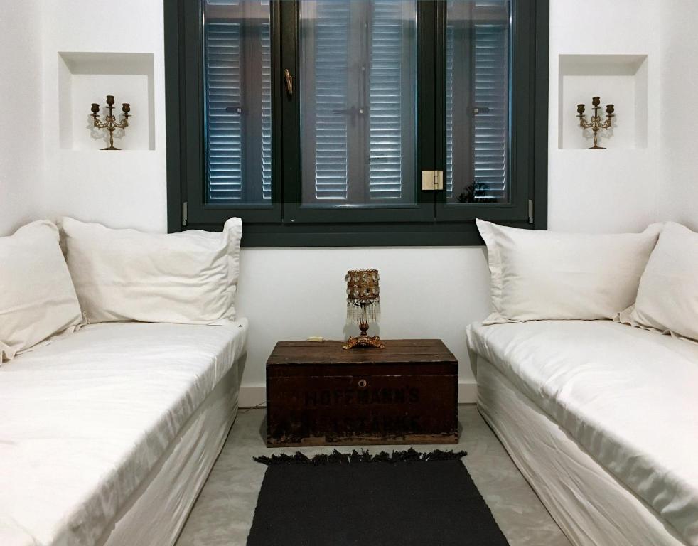 Posteľ alebo postele v izbe v ubytovaní Susanna Apartments - Your Oasis in Athens Ano Petralona