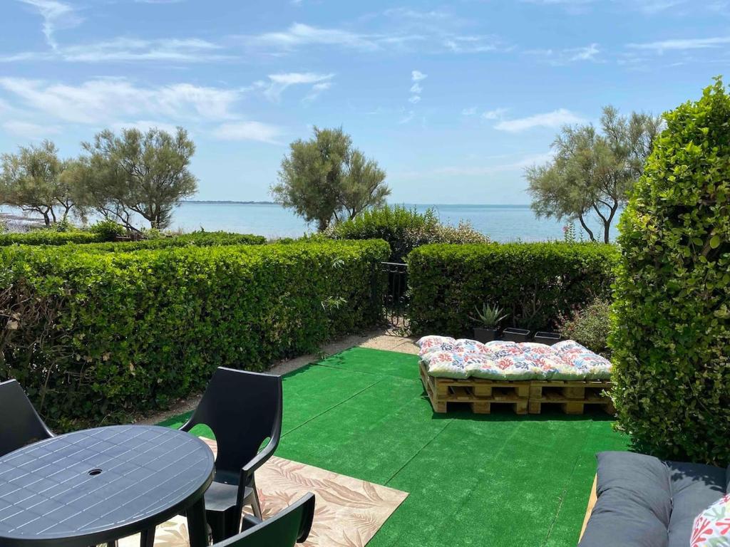 Photo de la galerie de l'établissement L'horizon Marin Vue Mer et Terrasse, à La Rochelle