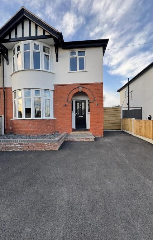 Luxury 5 Bed Home Near Royal Shrewsbury Hospital, Shrewsbury (updated ... - Luxury Rentals In Shrewsbury