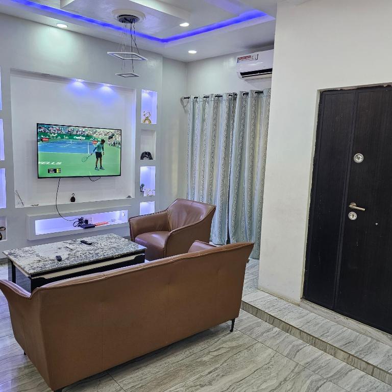 TV a/nebo společenská místnost v ubytování Hen Cap Apartment Services