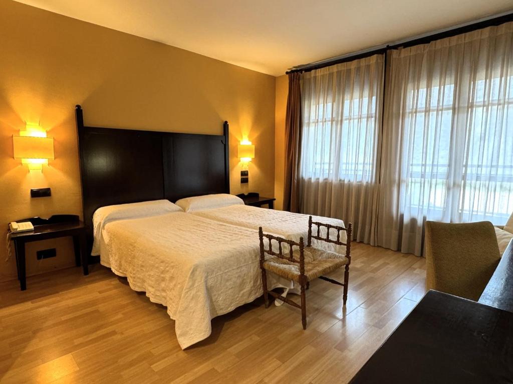 Postel nebo postele na pokoji v ubytování Hotel Cotiella