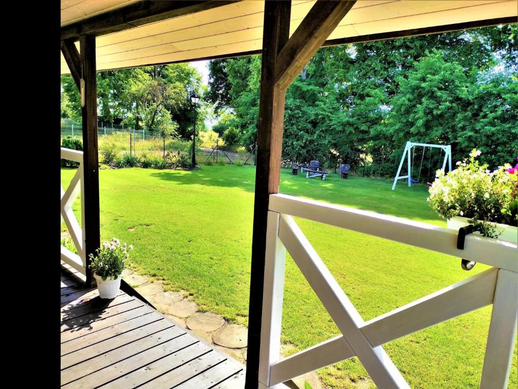 Vonkajšia záhrada v ubytovaní Resort in Kolczewo near West Pomerania Lakes