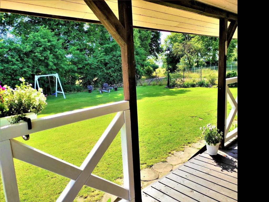 Vonkajšia záhrada v ubytovaní Resort in Kolczewo near West Pomerania Lakes