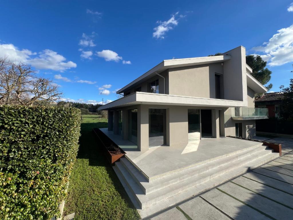 フィレンツェにあるVilla Aria - Firenze Settignanoの箪笥の白屋