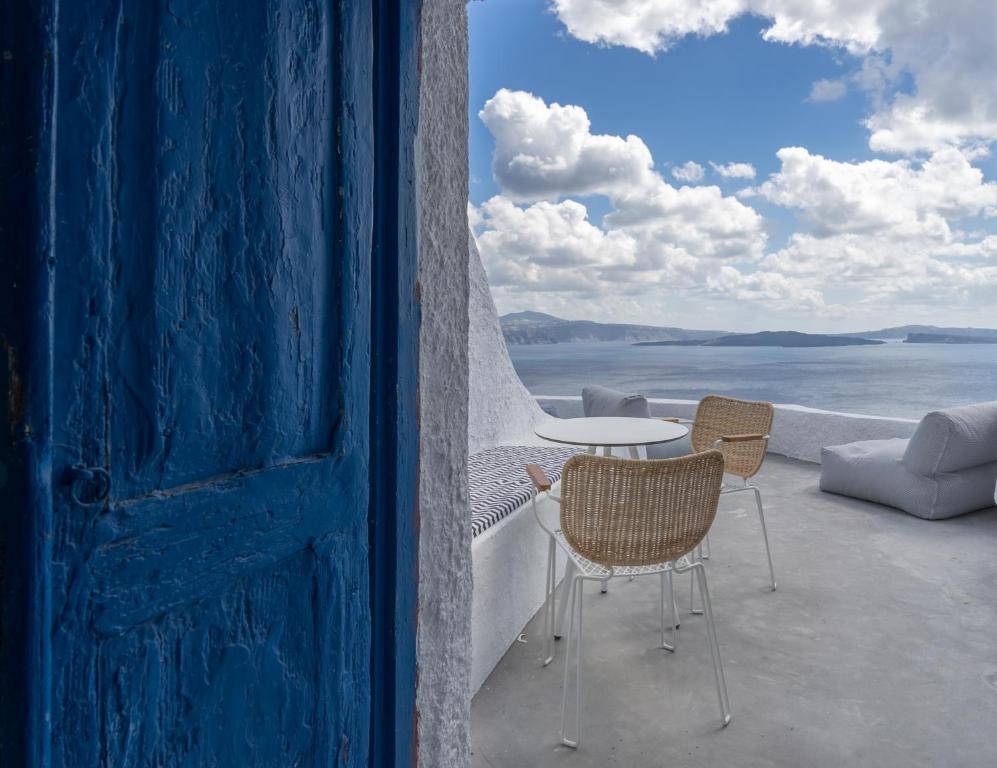 Gaia Suites - Azure Suite With Caldera View
