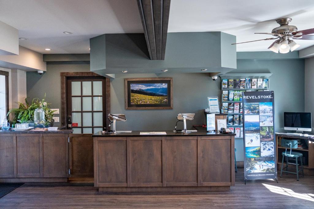 a store with a counter in a room with a ceiling at Swiss Chalet Motel in Revelstoke