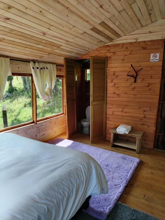 Postel nebo postele na pokoji v ubytování CABAÑAS ALASKA