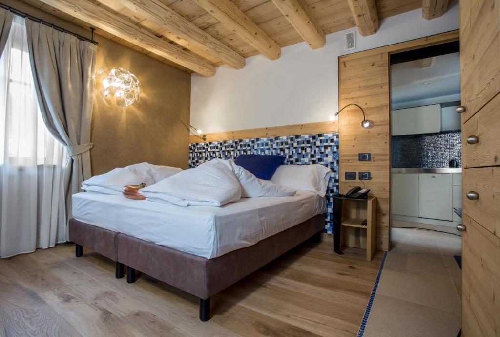 Säng eller sängar i ett rum på Hotel Orso Grigio
